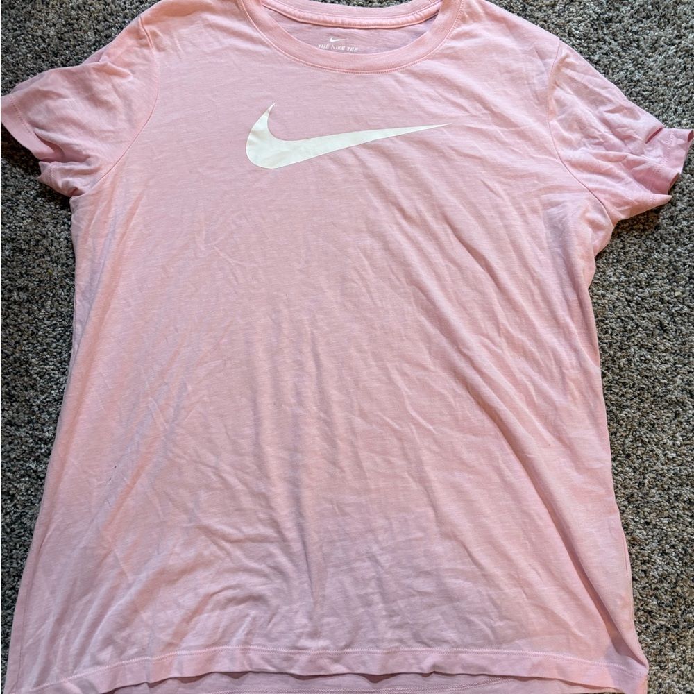 Women’s like new Nike tshirt